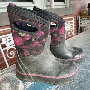 Bogs toddler insulated boots size 8 black and purple roses play condition